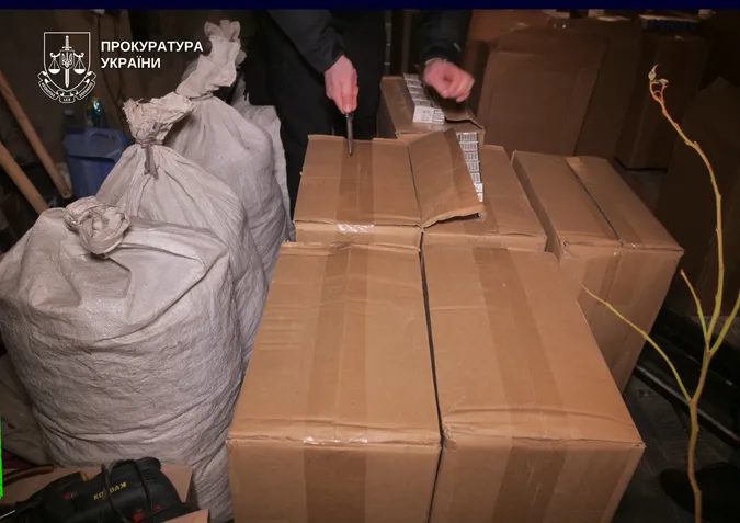 На Волині судитимуть двох чоловіків за контрафактні цигарки на 5,5 млн грн (фото)