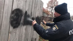 Ковельські поліцейські замальовували «наркотичні» графіті (фото)
