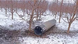 Під час обстрілу РФ України в Молдові впала ракета (фото, відео)