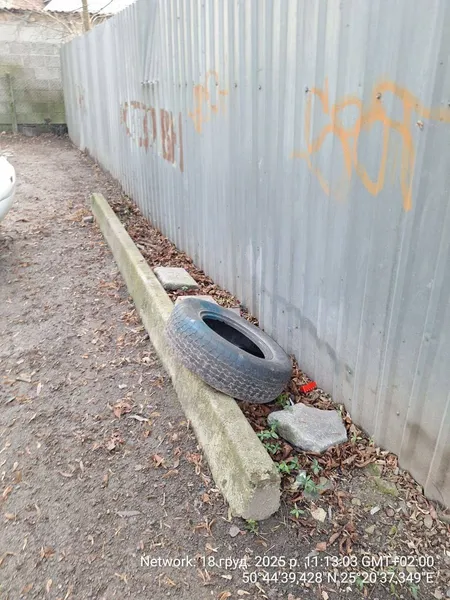 У Луцьку муніципали демонтували незаконні обмежувачі руху для екстрених служб (фото)