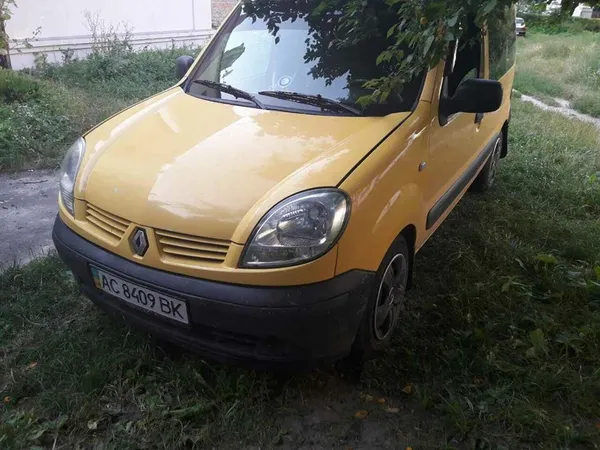 Автівки на газонах: у Луцьку ловили порушників (фото)