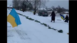 До сліз: на Волині мама полеглого Героя востаннє зустрічає сина (відео)