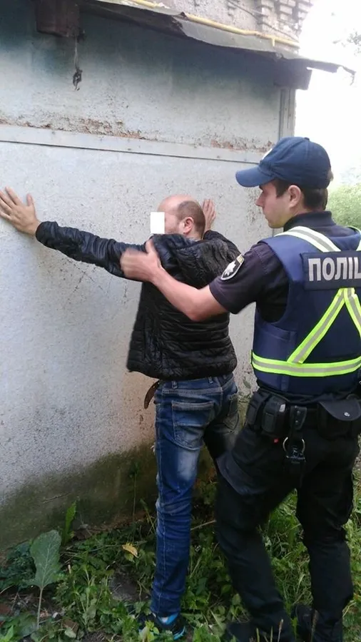 У Луцьку на Стрілецькій викрили наркопритон (фото)
