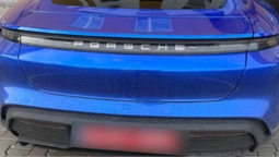 У Луцьку водій на Porsche втаранив паркан і втік (фото)
