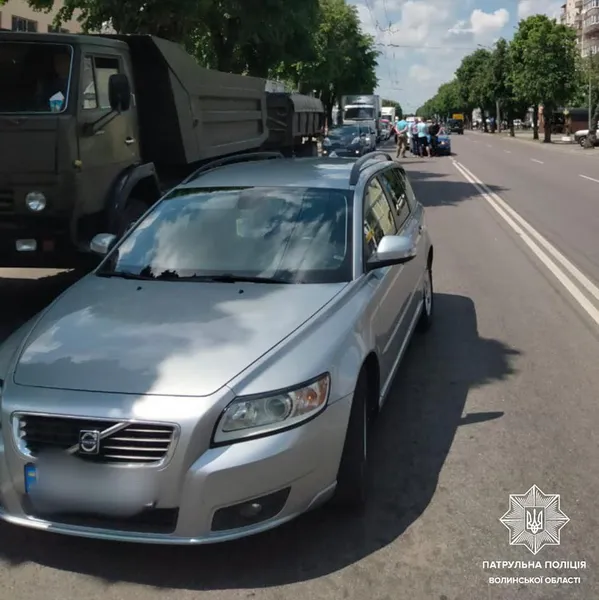 Звинуватили один одного: у Луцьку водії не поділили дорогу (фото)