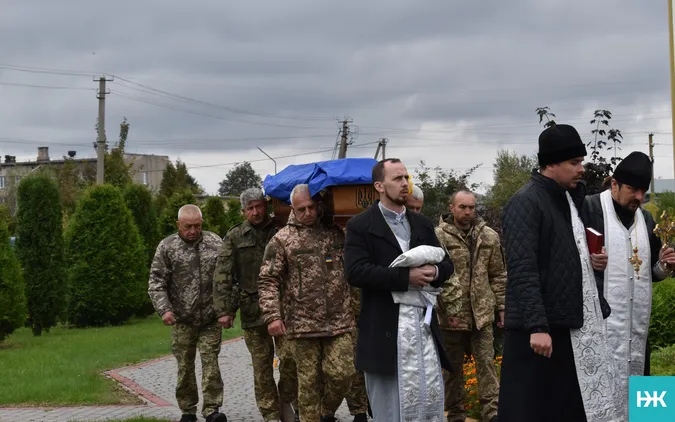 Повернувся не на весілля, а на свій похорон: на Волині попрощалися з капітаном волинської «сотки»