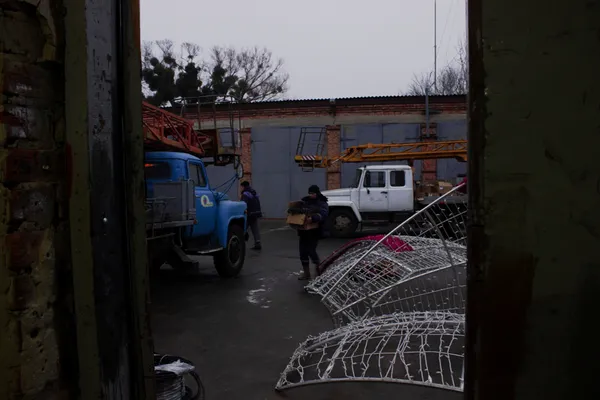 Історії навколо ялинки: хто і як прикрашає головні дерева міста (частина 2)