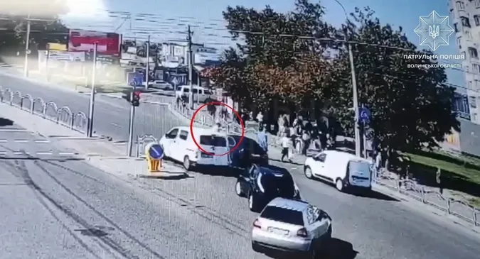 У Луцьку водій BMW наїхав на пішохода та втік з місця ДТП