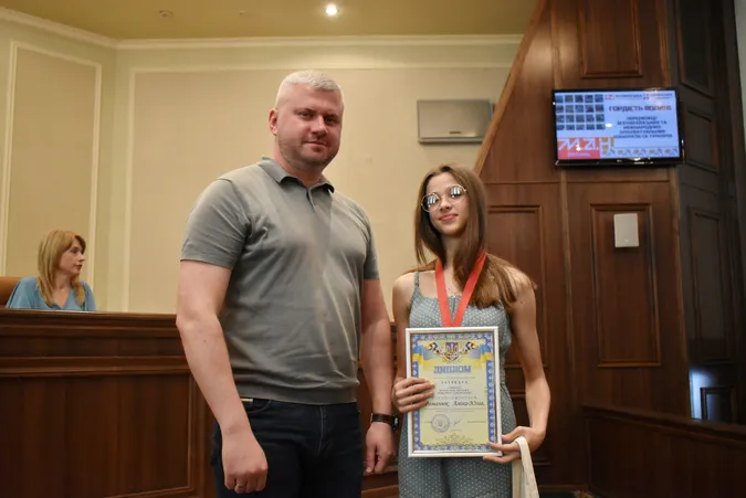 Гордість Волині: в Луцьку нагородили юних інтелектуалів та їхніх наставників