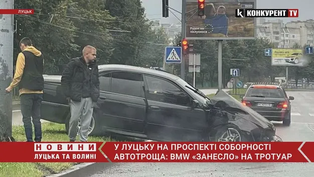 Рух ускладнений: у Луцьку на проспекті Соборності аварія (фото, відео)