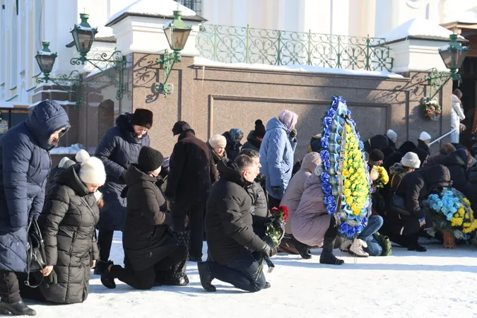 Луцьк навколішки попрощався з загиблим на Харківщині захисником Іваном Прокопцем
