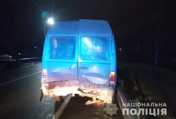 У Боратині п’яний водій на «фольксвагені» на швидкості влетів у дерево (фото)