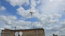 У Луцьку демонтували вітряк з даху багатоповерхівки (відео)