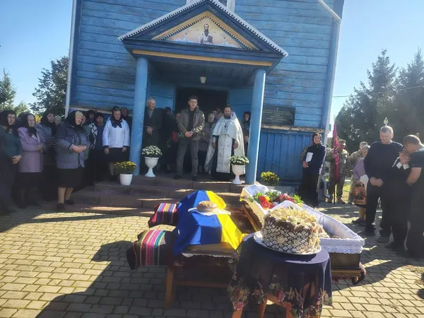 На Волині провели в останню дорогу 29-річного захисника Дмитра Різника (фото)
