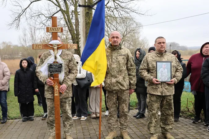 У Луцькій громаді попрощалися з полеглим Героєм Іваном Матвіюком (фото)