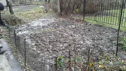 У Луцьку знесли  незаконні паркани на прибудинкових територіях (фото)