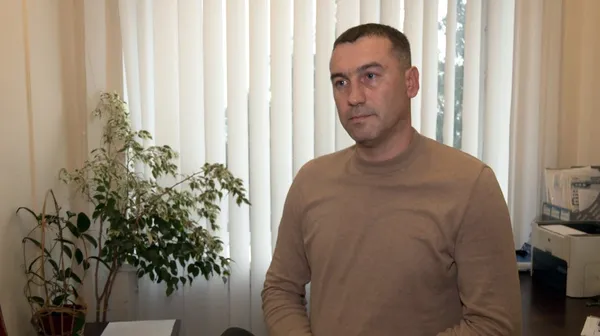 На Волині жителі села змушені самостійно ремонтувати «неіснуючий» міст (фото)