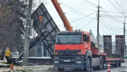 У Луцьку демонтували рекламу, за яку не платили власники