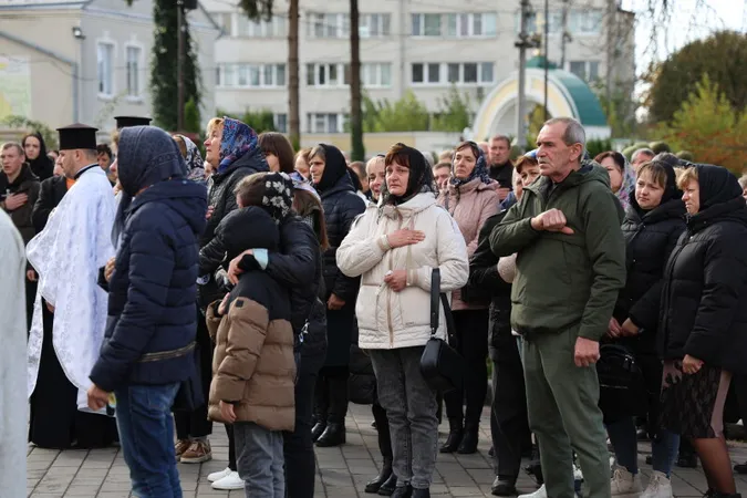 Небо плакало: Луцьк навколішки прощався з загиблим на Курщині бійцем Віктором Калеником