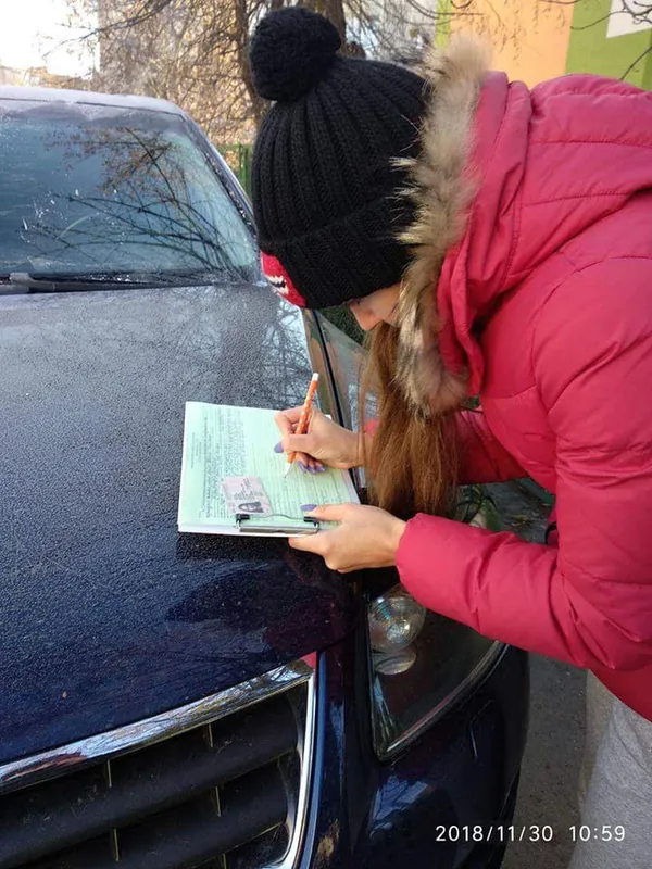 У Луцьку жінка наїхала автомобілем на муніципала