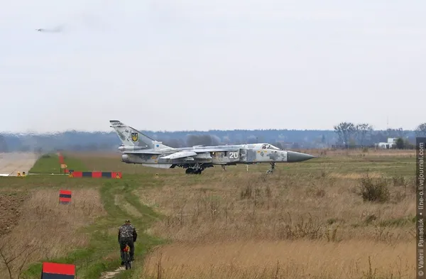 Лучанин показав польоти фронтових бомбардувальників у Луцьку (фото)