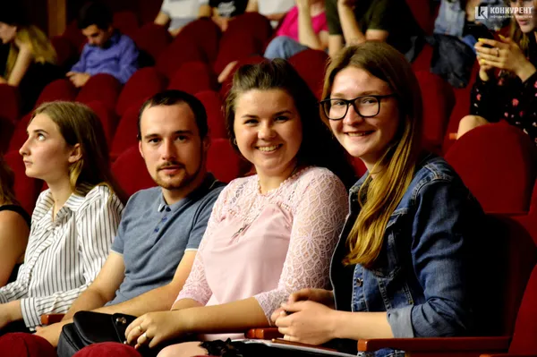 Хірунья, львівська гопота та стриптиз від мами: у Луцьку відбулася студентська «Ліга сміху» (фото)