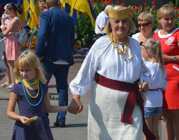 Як лучани «вишили» тілами в'їзну вежу замку Любарта (фото)