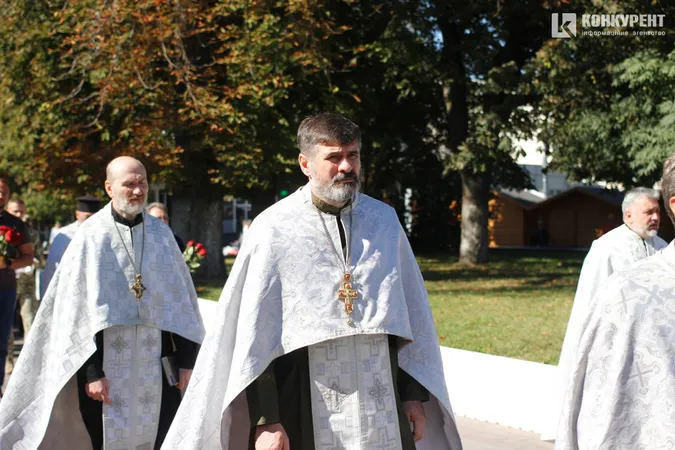 Знову похорон: Луцьк попрощався із загиблим захисником Віталієм Степанишеним (фото, відео)
