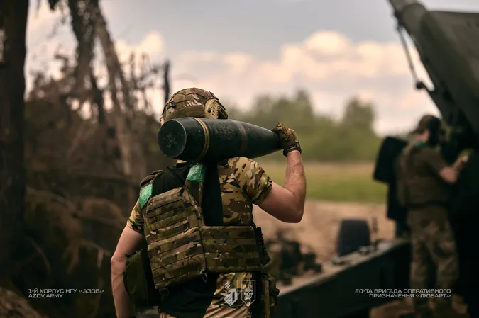 Як артилеристи волинської бригади «Любарт» відпрацьовують бойову роботу на новітній гаубиці «Богдана-БГ» (фото)