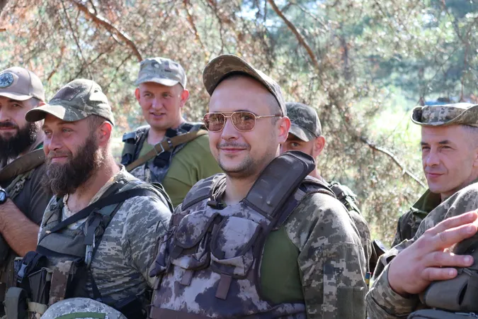 Комбриг волинської ТрО вручив бійцям і бійчиням нагороди (фото)