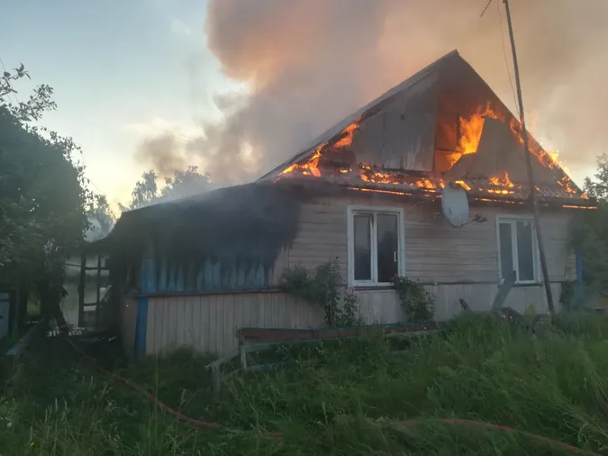 На Волині під ранок палав житловий будинок – гасили дві години (фото)