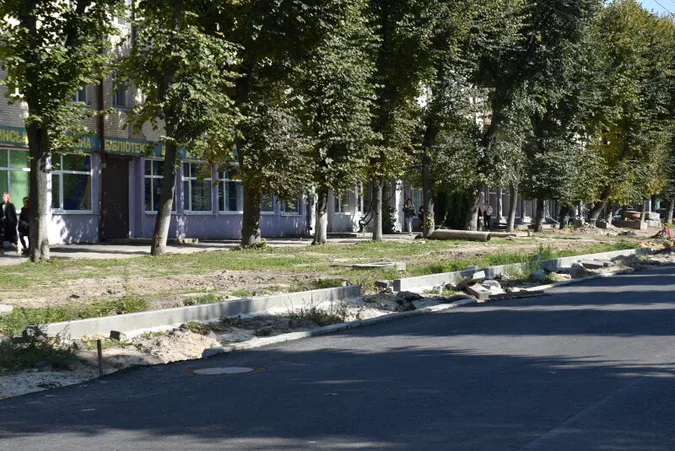«Працюйте понаднормово!»: Поліщук наказав прискорити реконструкцію центрального проспекту Луцька (фото)