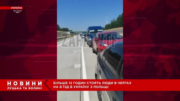 Під палючим сонцем: на кордоні з Польщею утворилися величезні черги на в'їзд в Україну (відео)