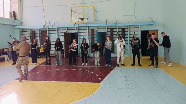 Студентів у Луцьку вчили керувати дроном, тримати автомат у руках і надавати меддопомогу (фото, відео)
