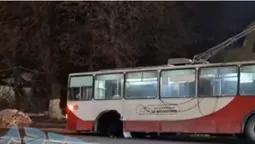 У Луцьку в тролейбуса під час руху відлетіло колесо (відео)