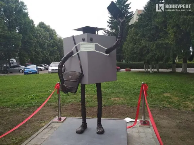 Якби луцькі пам'ятники були в режимі карантину (фото)