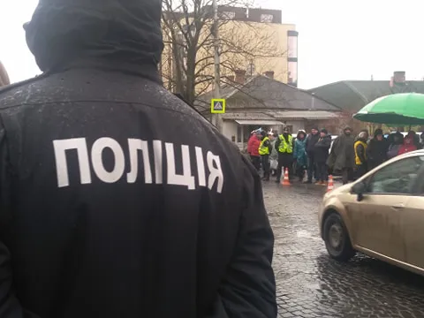 Перенесення Старого ринку: базарники мітингують під Луцькрадою (фото)