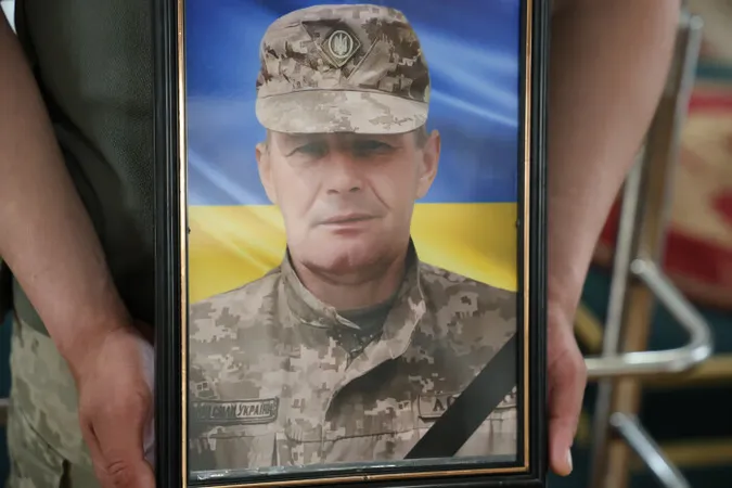 У Луцьку попрощалися із загиблим на Донеччині Віктором Степанюком (фото)