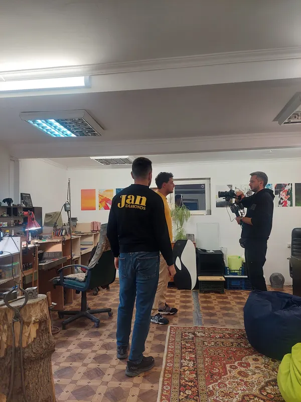 Відомий тревел-блогер у Луцьку тестив БДСМ-штучки і свічки (фото)