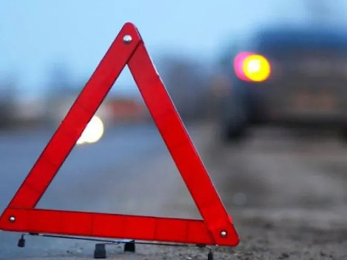 Смертельна аварія на Волині: авто злетіло в кювет і в'їхало у дерево