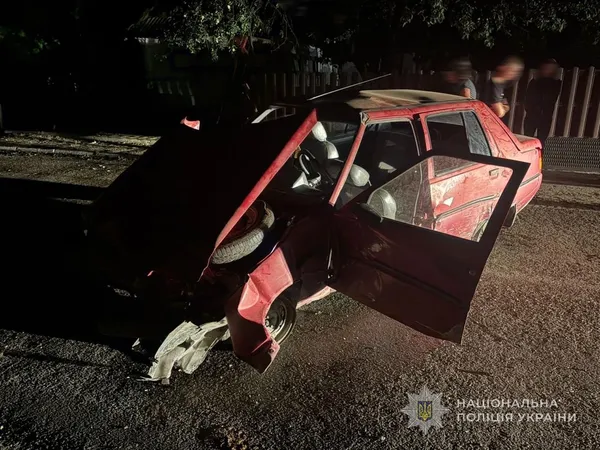 На Волині 20-ти річний п'яний водій врізався у паркан: травмувався підліток (фото)