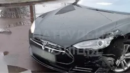 Subaru не пропустив Tesla: у Луцьку сталась аварія на Рівненській (відео)