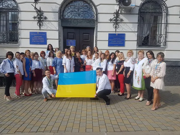 Facebook у синьо-жовтих стягах: волиняни вітають з Днем Державного Прапора (фото)