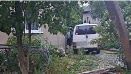 У Луцьку п'яний водій, який зніс паркан та влетів у подвір’я, пропонував патрульним гроші (фото)