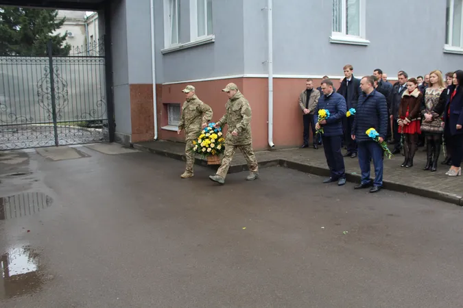 У Луцьку вшанували пам'ять загиблого в АТО капітана СБУ (фото)