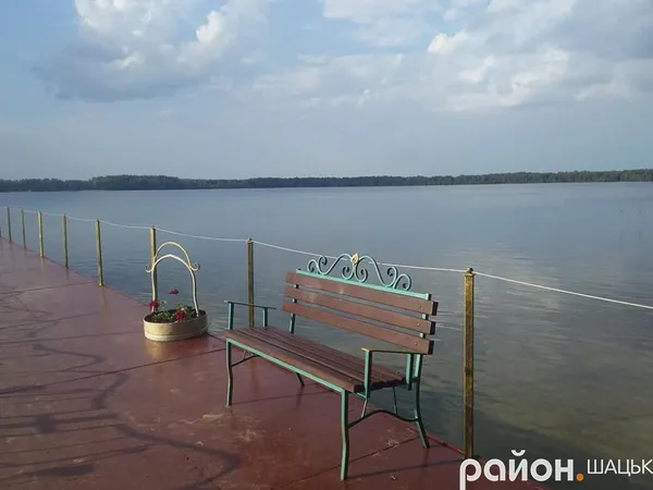 Для весільних фотосесій: на волинському озері з'явився «Місток закоханих»