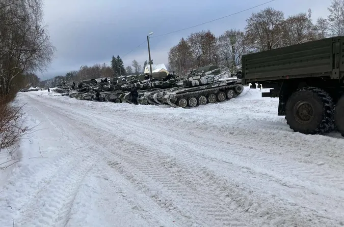 Росія перекидає техніку на південь Білорусі, ближче до кордонів з Україною (відео)