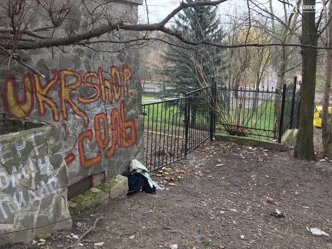 «Не ламайте, заберу»: на Старому ринку тривають демонтажі (фото)