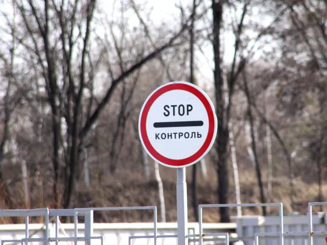 Був підозрілий: на карантинному посту в Луцьку в чоловіка знайшли кастет