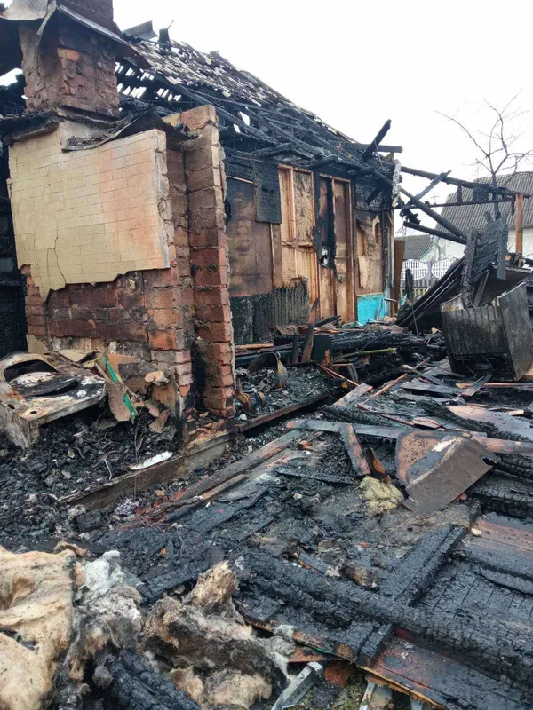 У батьків померлого воїна з Ковельщини Сергія Нестерука згорів будинок (фото)